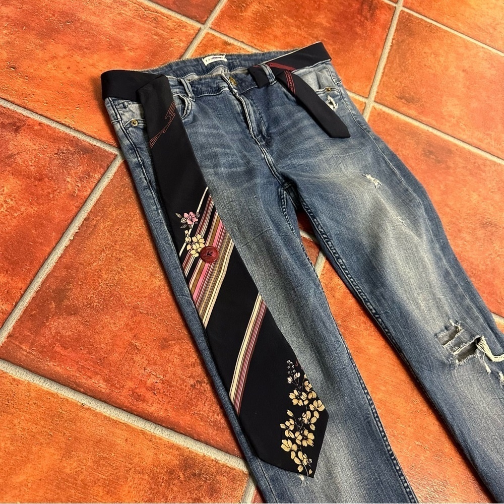 Leonard Paris Neck Tie Belt Jeans
